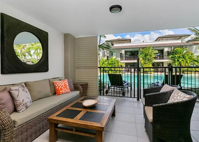 \'Aqua Oasis\' Swim-Out Resort Sanctuary