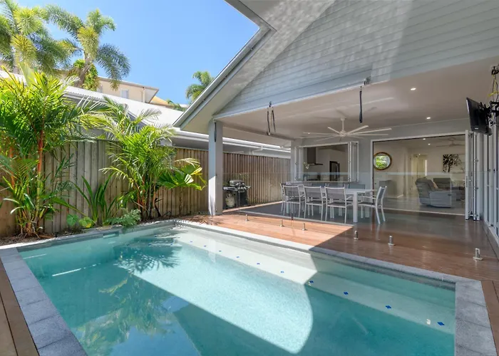 Luxury Retreat On Mudlo, 4 Bedroom Home With Pool