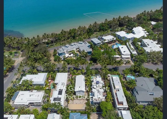 1 Min Walk From, Beach And Town - Beachcomber