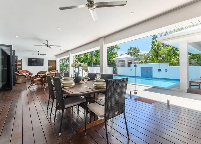 The White House - 5 Bedrooms Close To Town & Beach