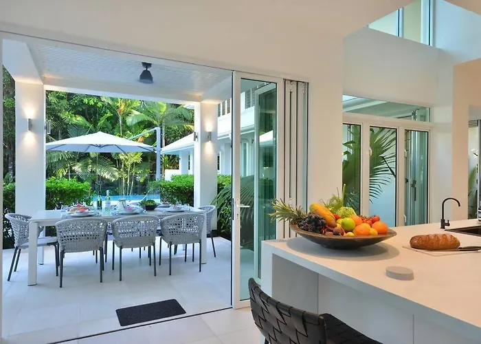 Anjea - Luxury 5 Bedroom Home By The Beach