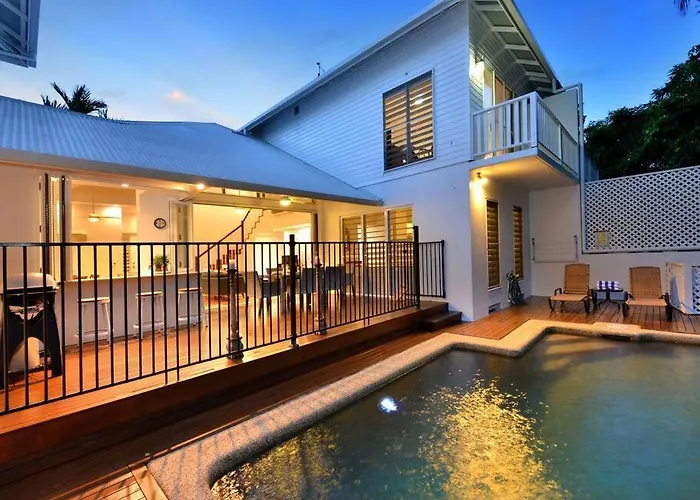 Beach Villa - A Short Walk To Town & Beach