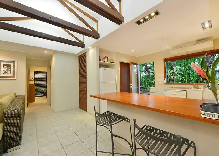Cassowary Villa 2 - A Short Level Walk To Town