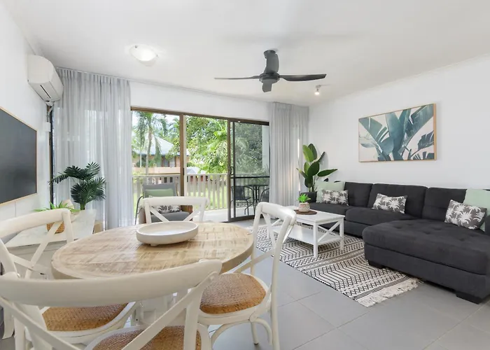 Unit 4 @ Tropical Reef Apartments