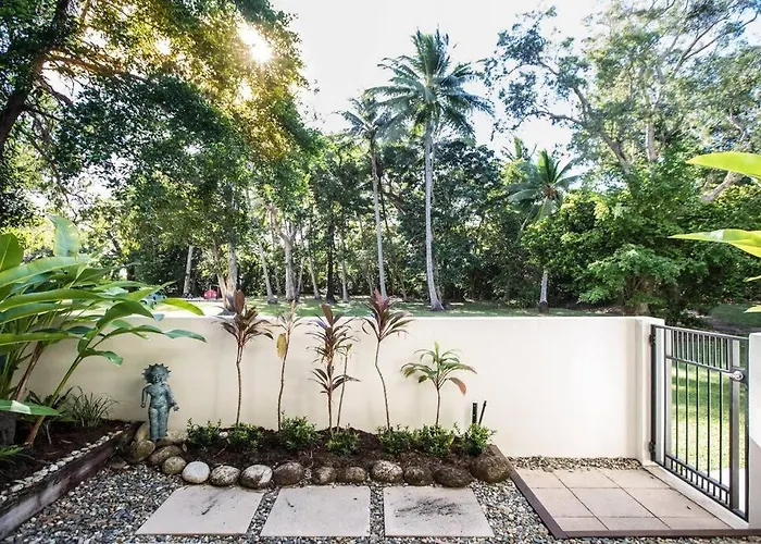 Amaroo Villa - Absolute Beachfront Port Douglas