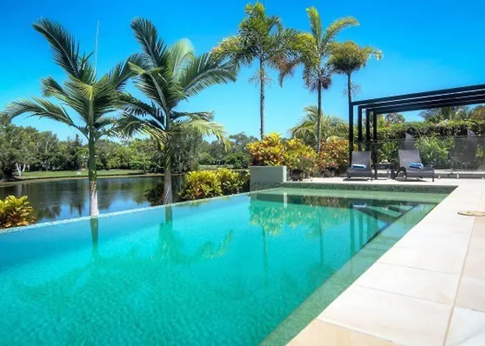 Tranquility By The Lake - Luxury Home Port Douglas
