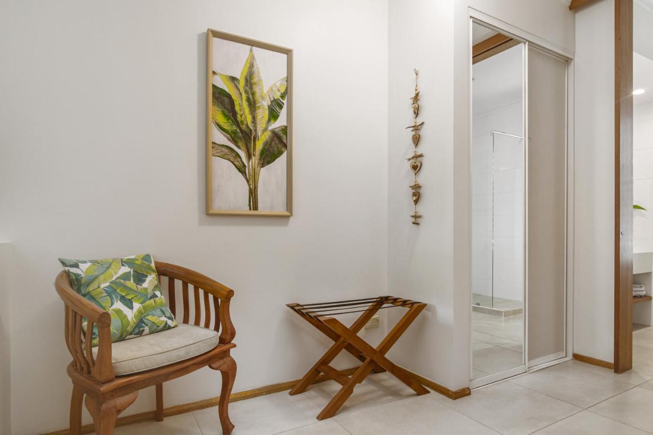 Hibiscus 10 ~ Fabulous Location Apartment *