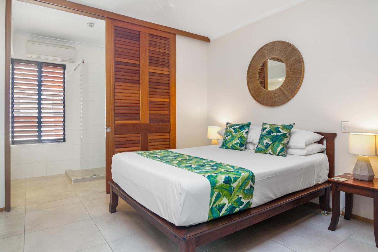 Hibiscus 10 ~ Fabulous Location *