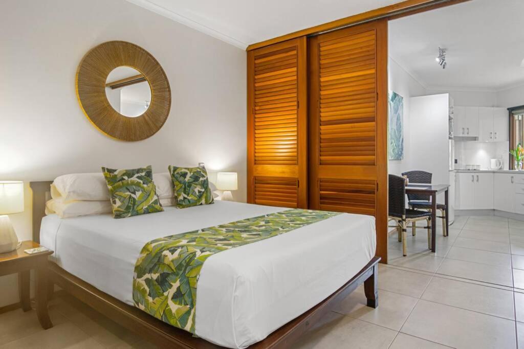Apartment Hibiscus 10 ~ Fabulous Location Port Douglas