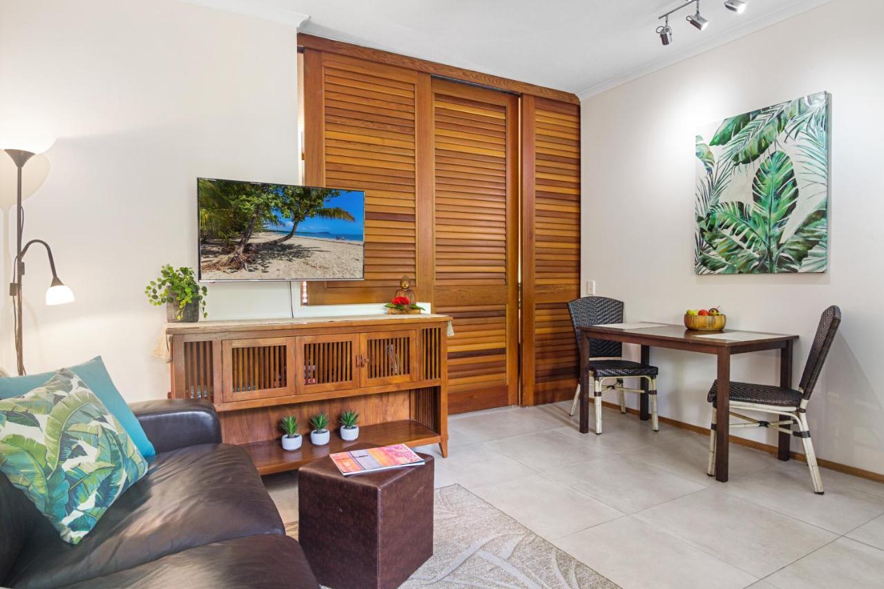 Apartment Hibiscus 10 ~ Fabulous Location *