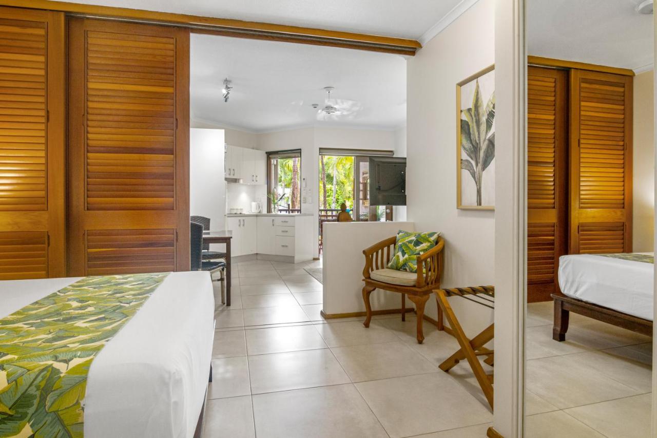 Hibiscus 10 ~ Fabulous Location * Port Douglas