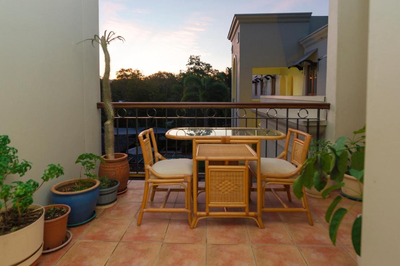 Luxury 65 Sq Mtrs And Bath Apartment Port Douglas