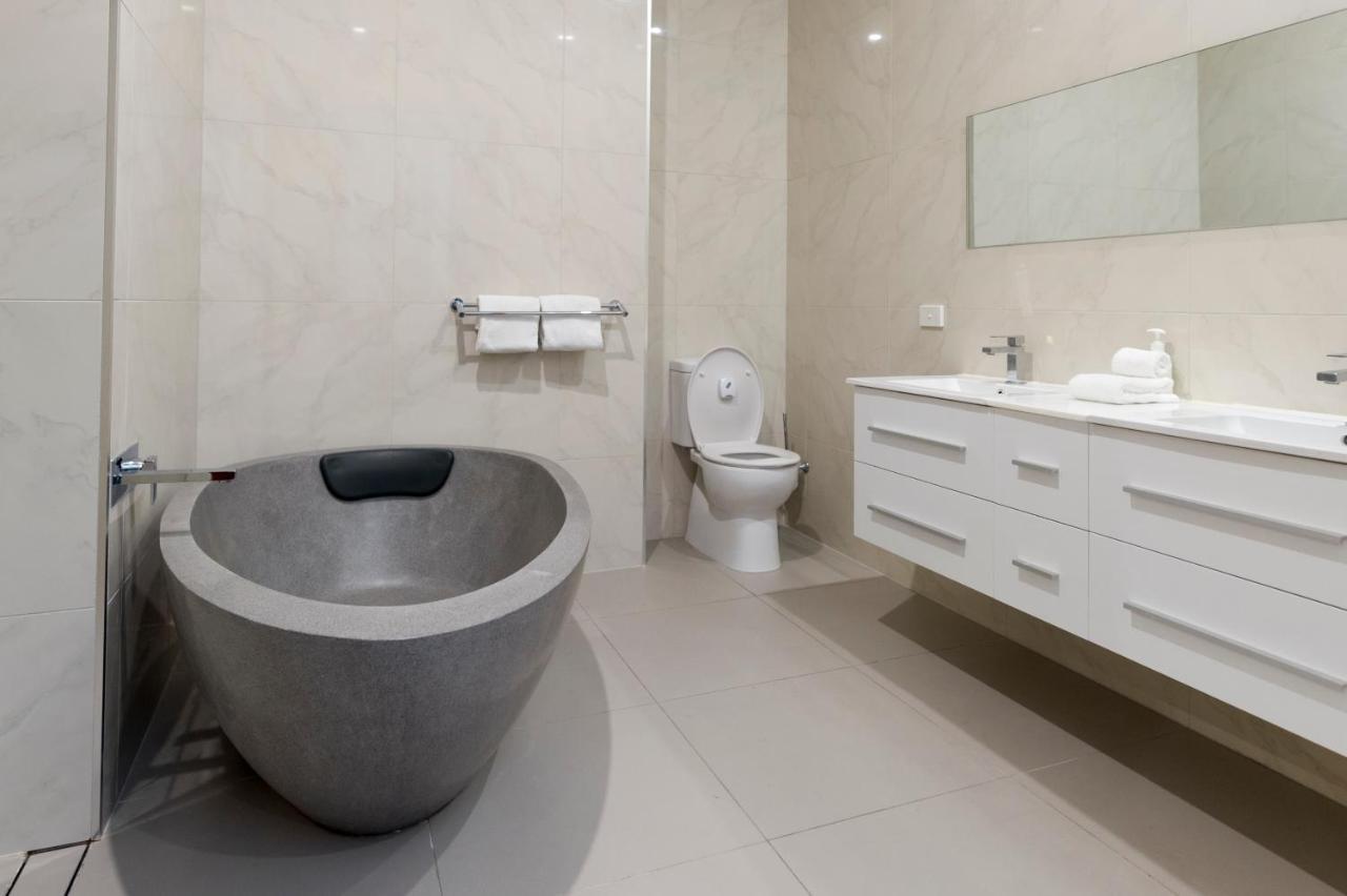Luxury 65 Sq Mtrs And Bath
