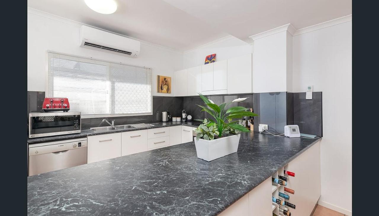 Modern 2 Bedroom Townhouse - Four Mile Escapes Holiday home Port Douglas