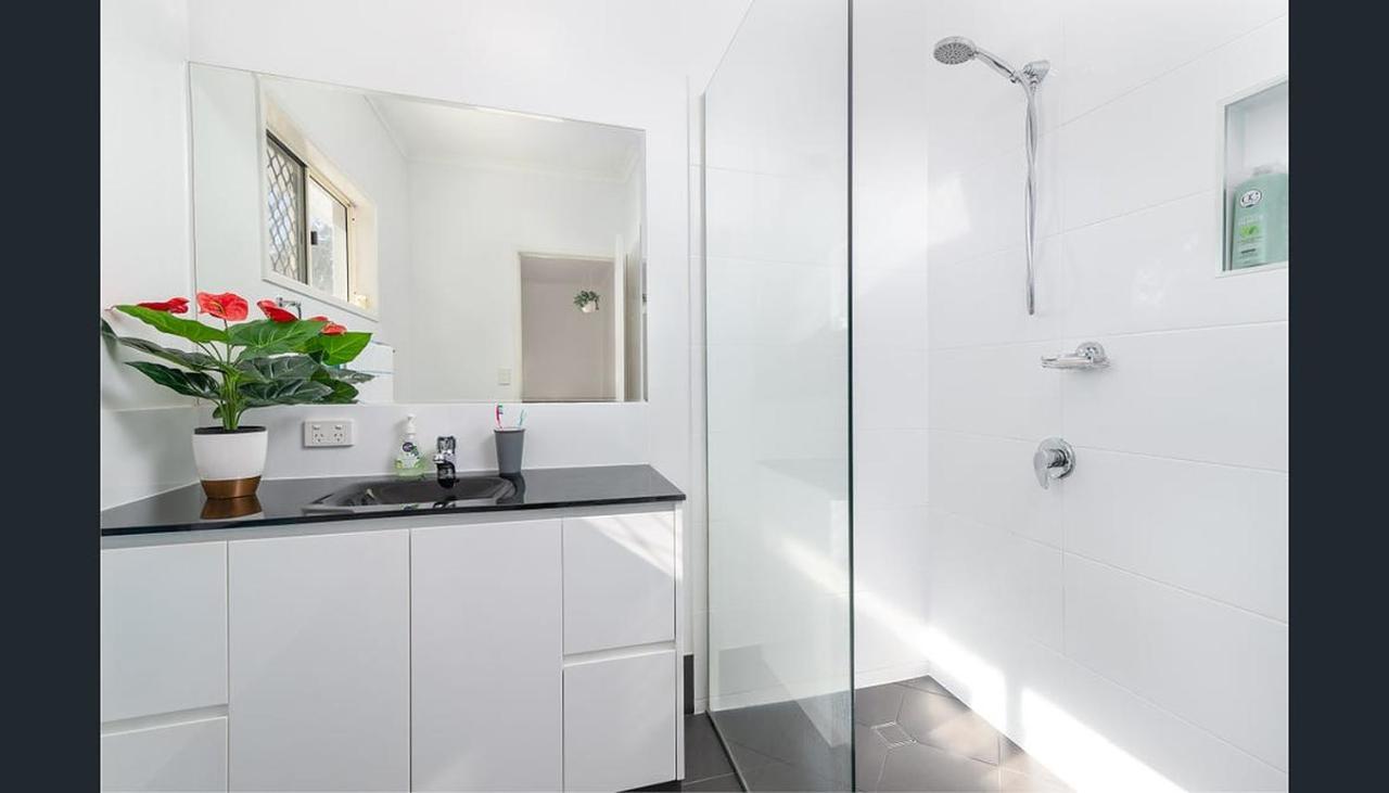 Modern 2 Bedroom Townhouse - Four Mile Escapes * Port Douglas