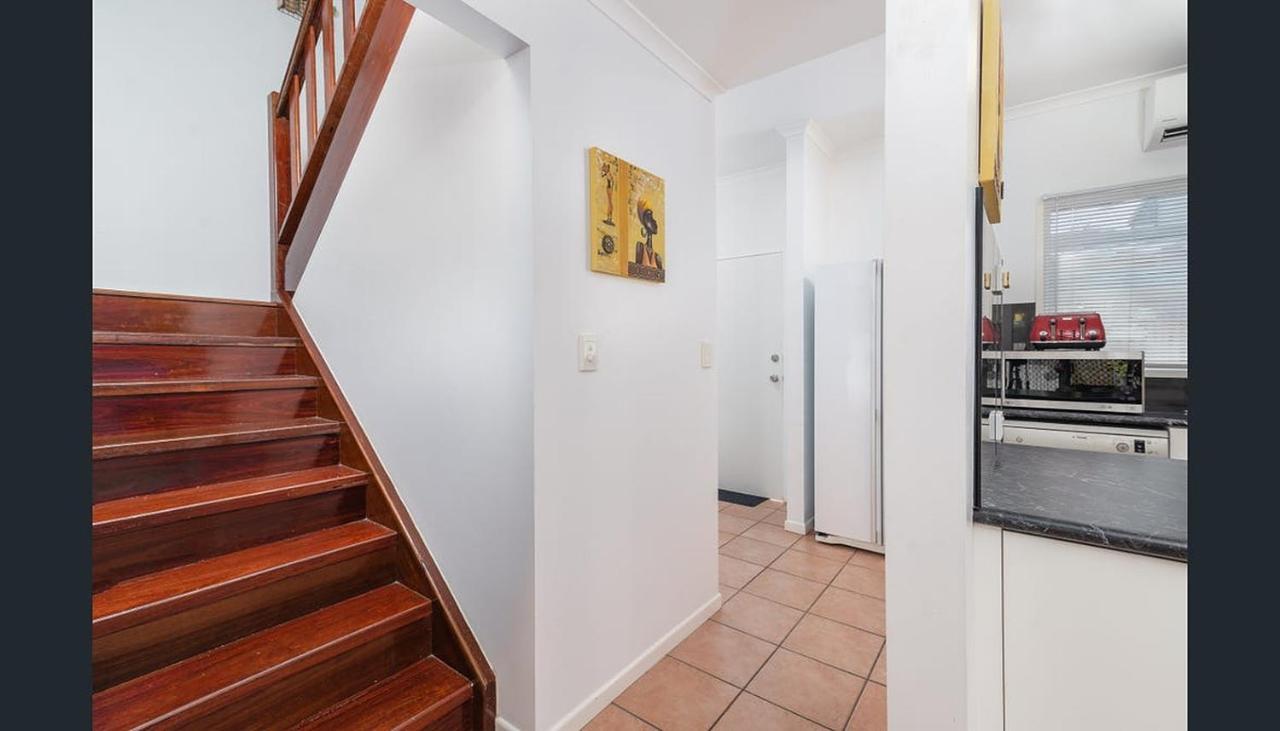 Modern 2 Bedroom Townhouse - Four Mile Escapes * Port Douglas