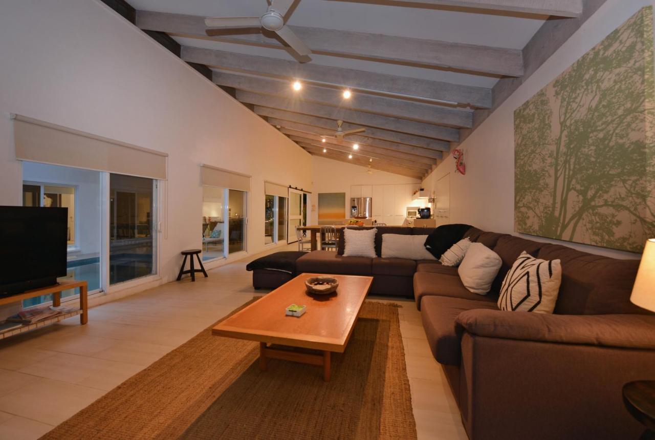 Pavilions In The Palms Heated Pool Short Path To Five Bedrooms Sleeps 14 Holiday home *