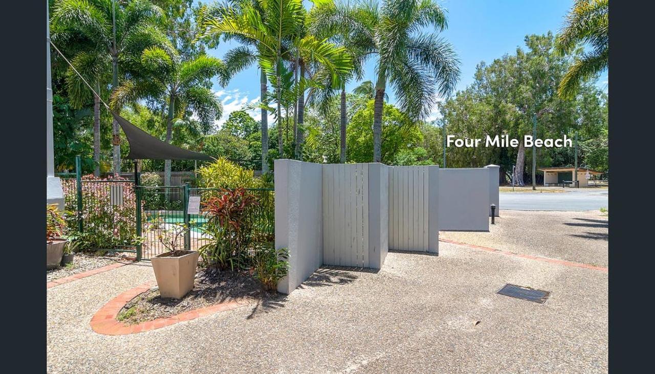 Modern 2 Bedroom Townhouse - Four Mile Escapes Port Douglas