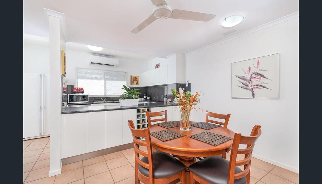 Modern 2 Bedroom Townhouse - Four Mile Escapes