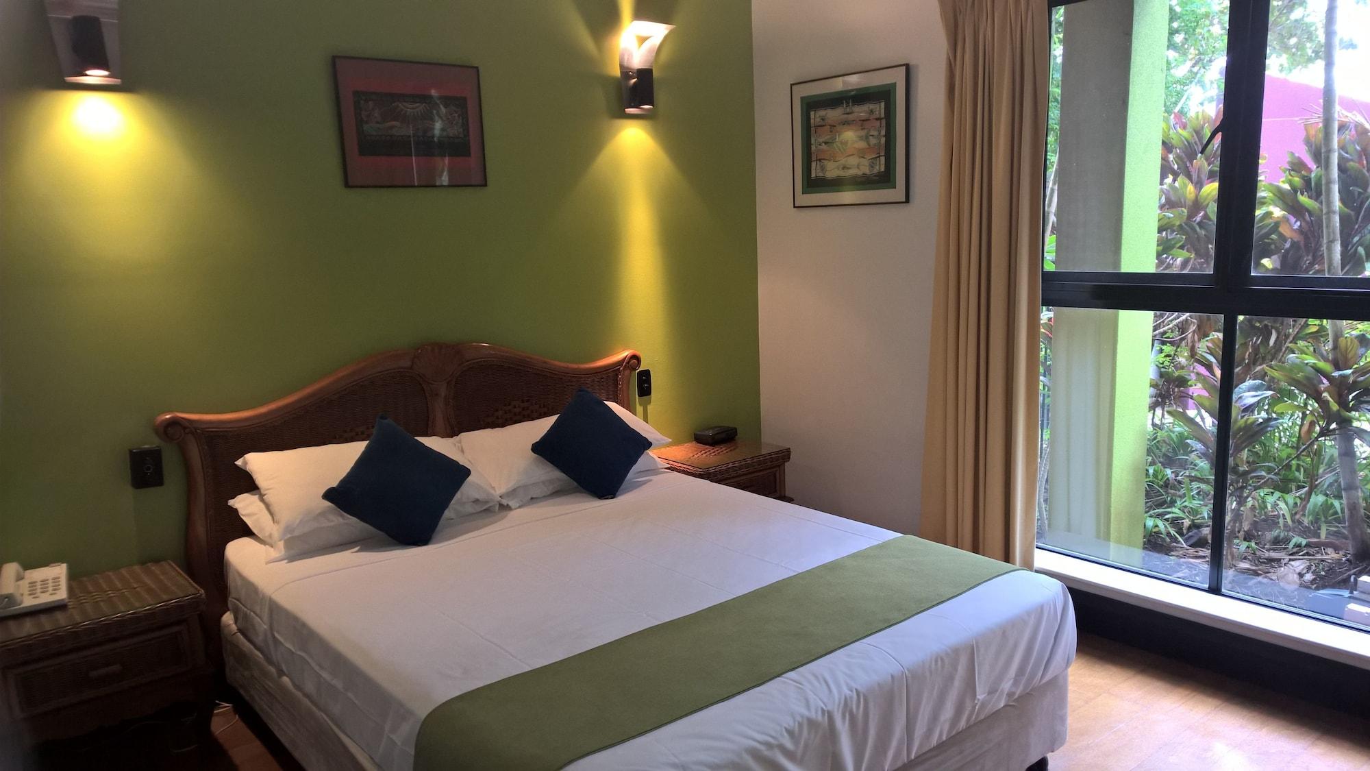 Dreamcatcher Beach-side 4* Port Douglas