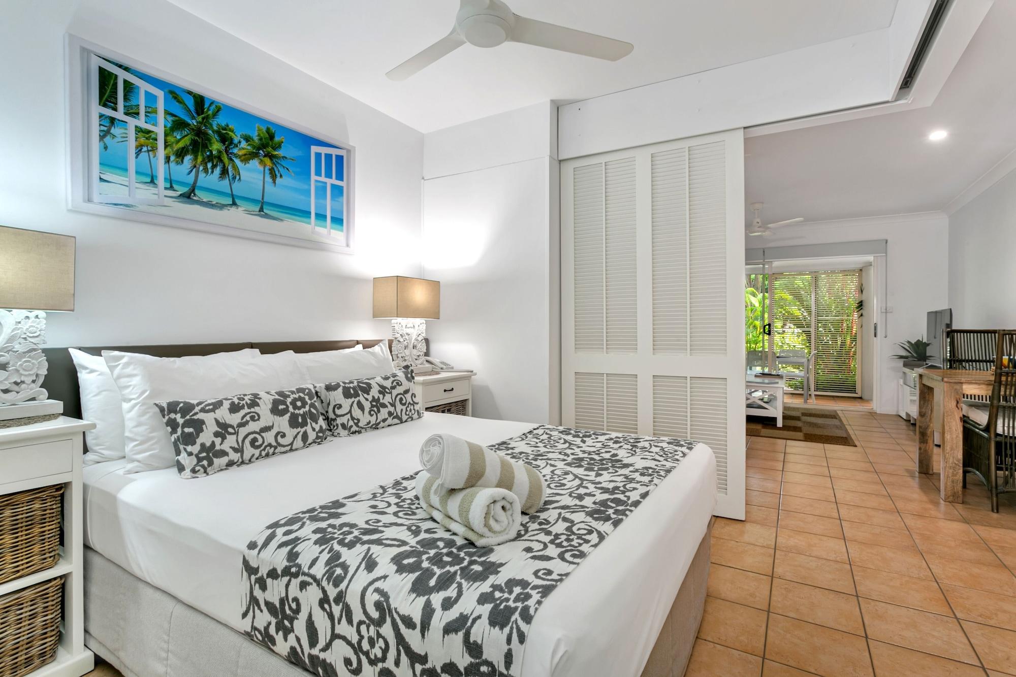 - Adults Only Oasis 4*