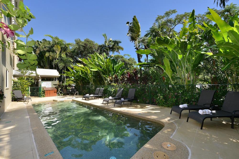 - Adults Only Oasis 4*