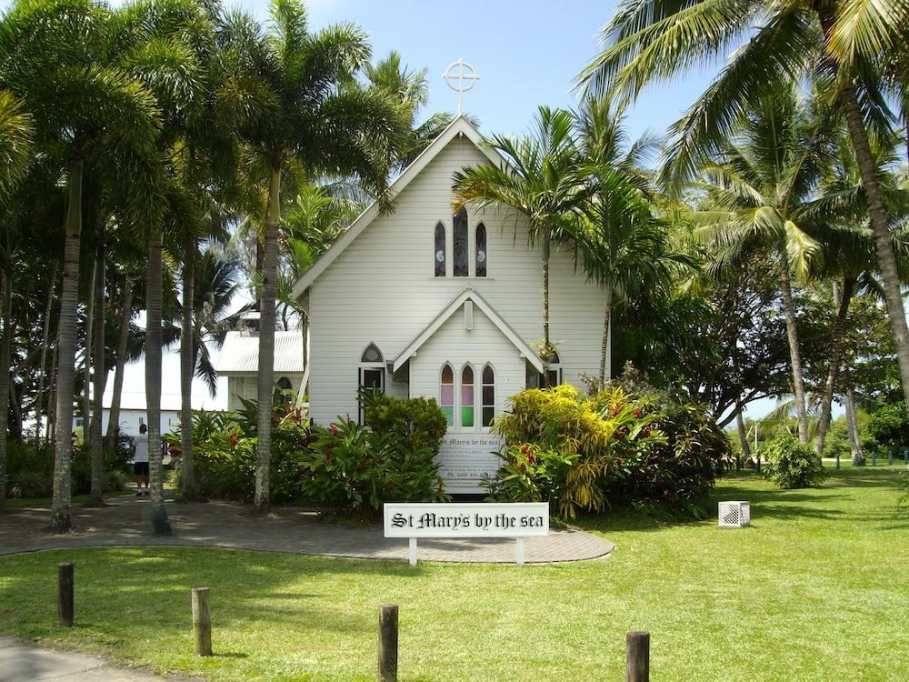 Coral Sea Aparthotel
