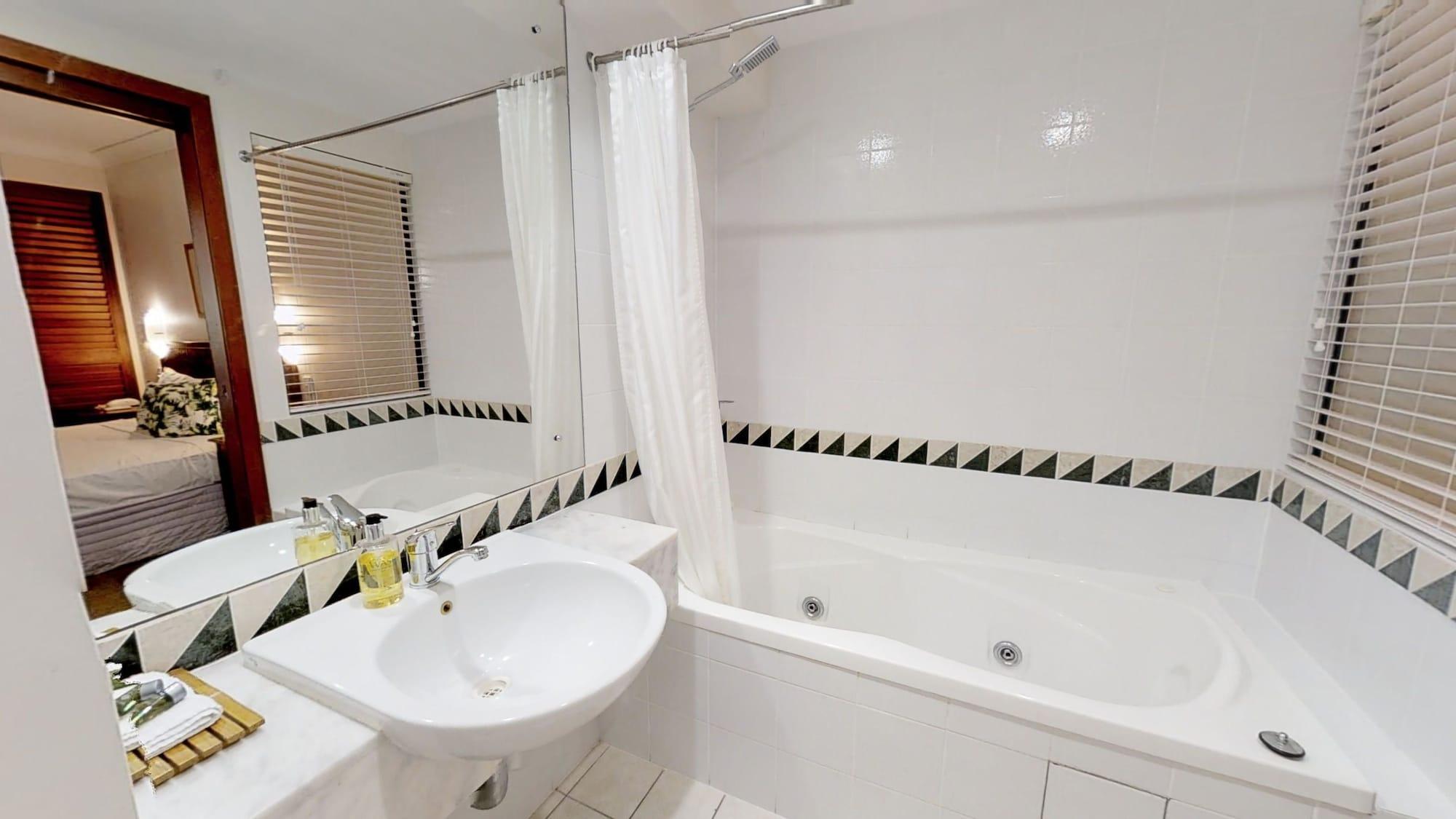Aparthotel Silkari The Pavilions 4*