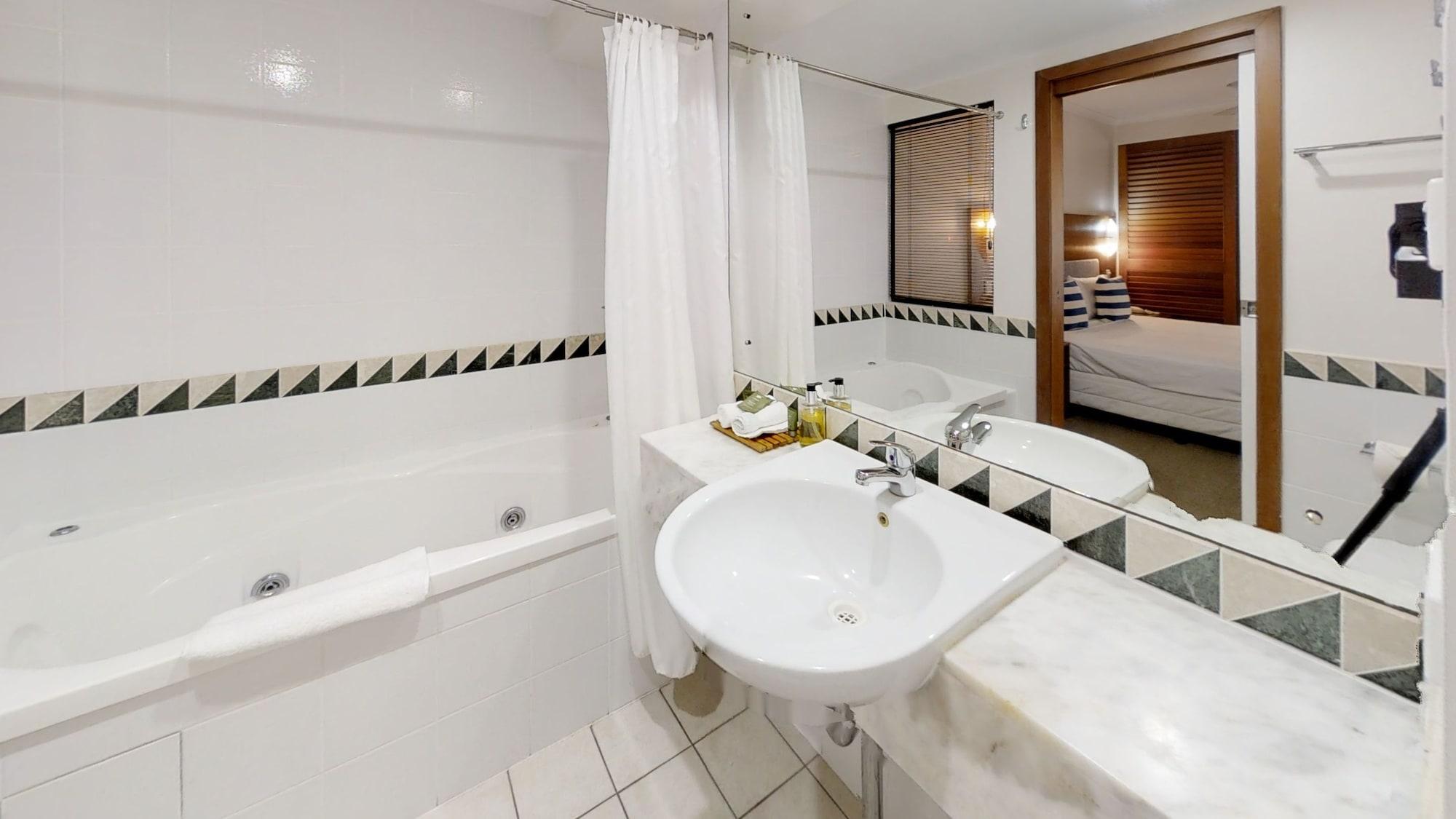 Silkari The Pavilions Aparthotel 4*