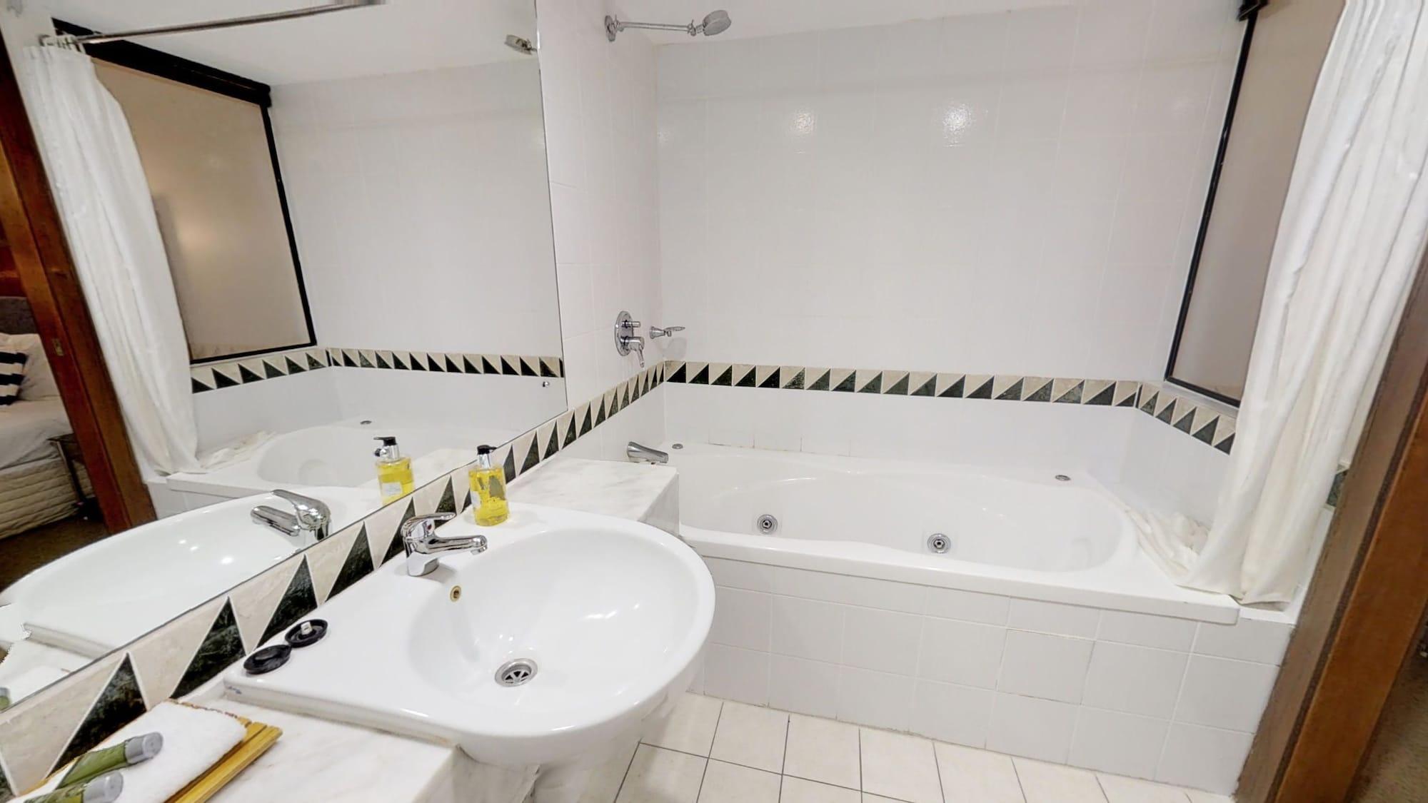 Silkari The Pavilions Aparthotel 4*