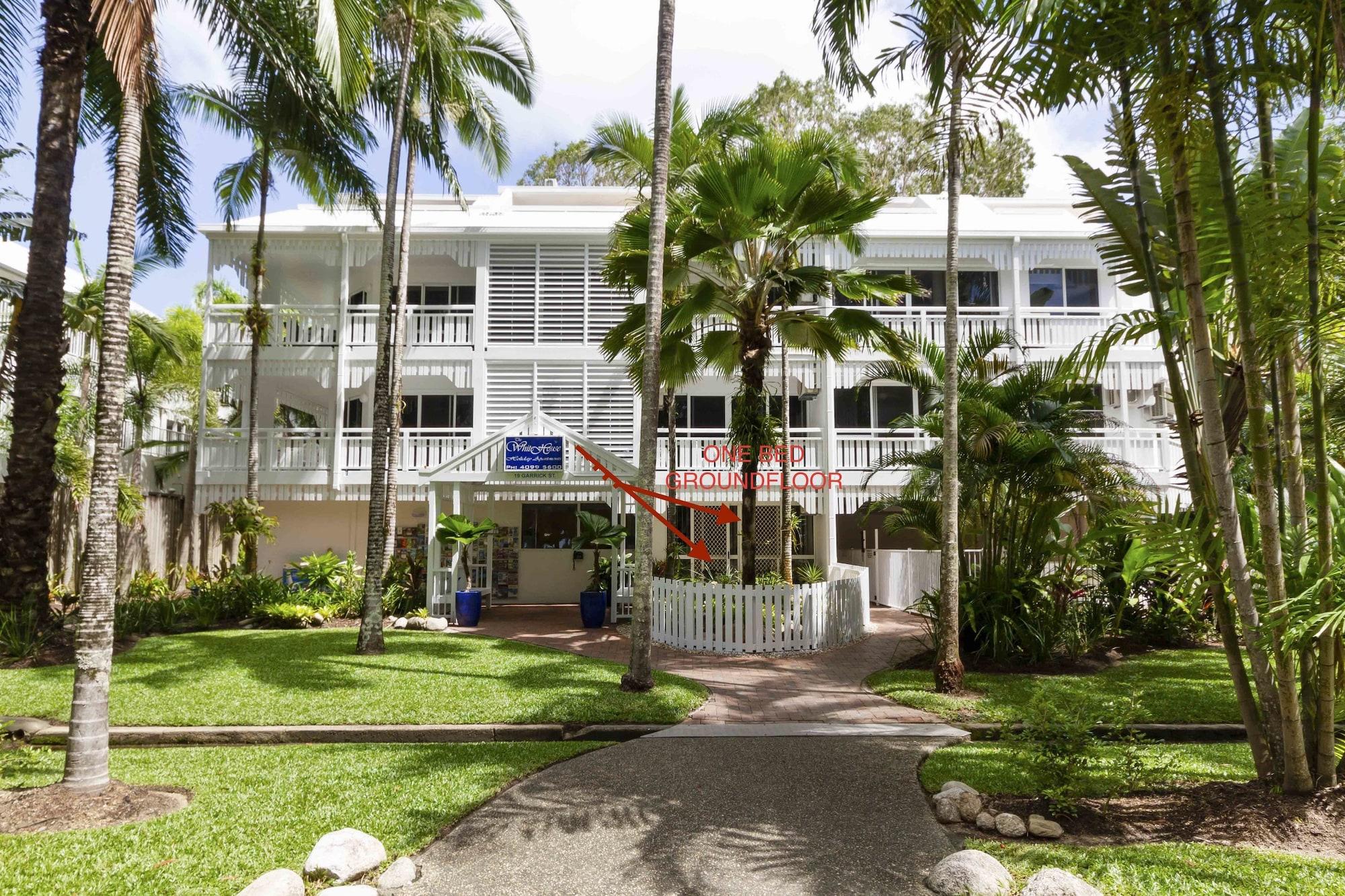 Aparthotel The White House 4*