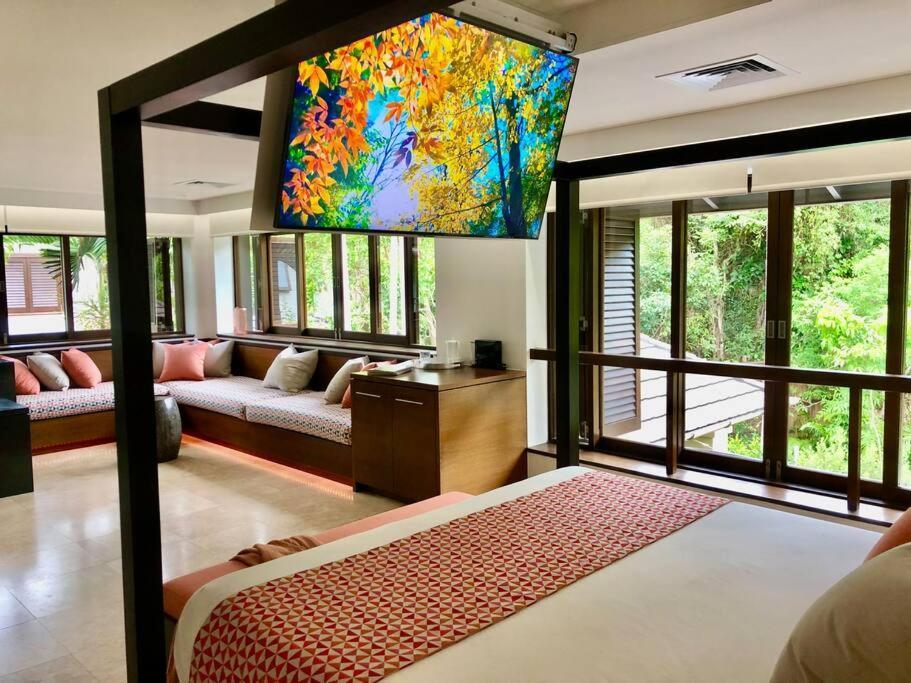 Aqua Beachfront Villa *