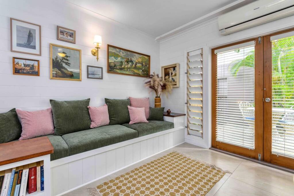 Pandanus Place - With Bicycles Holiday home *