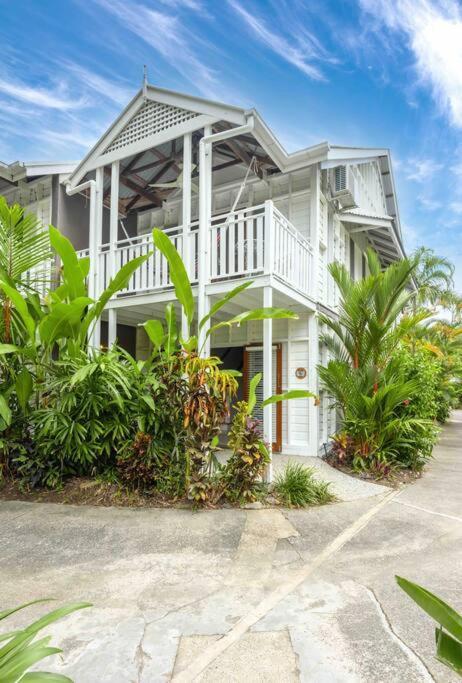 Pandanus Place - With Bicycles Port Douglas