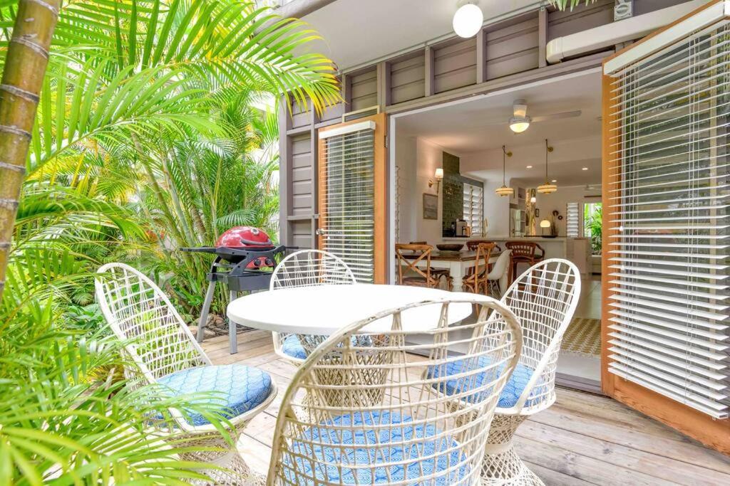 Pandanus Place - With Bicycles *