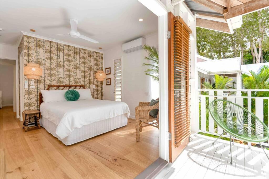 Pandanus Place - With Bicycles Port Douglas