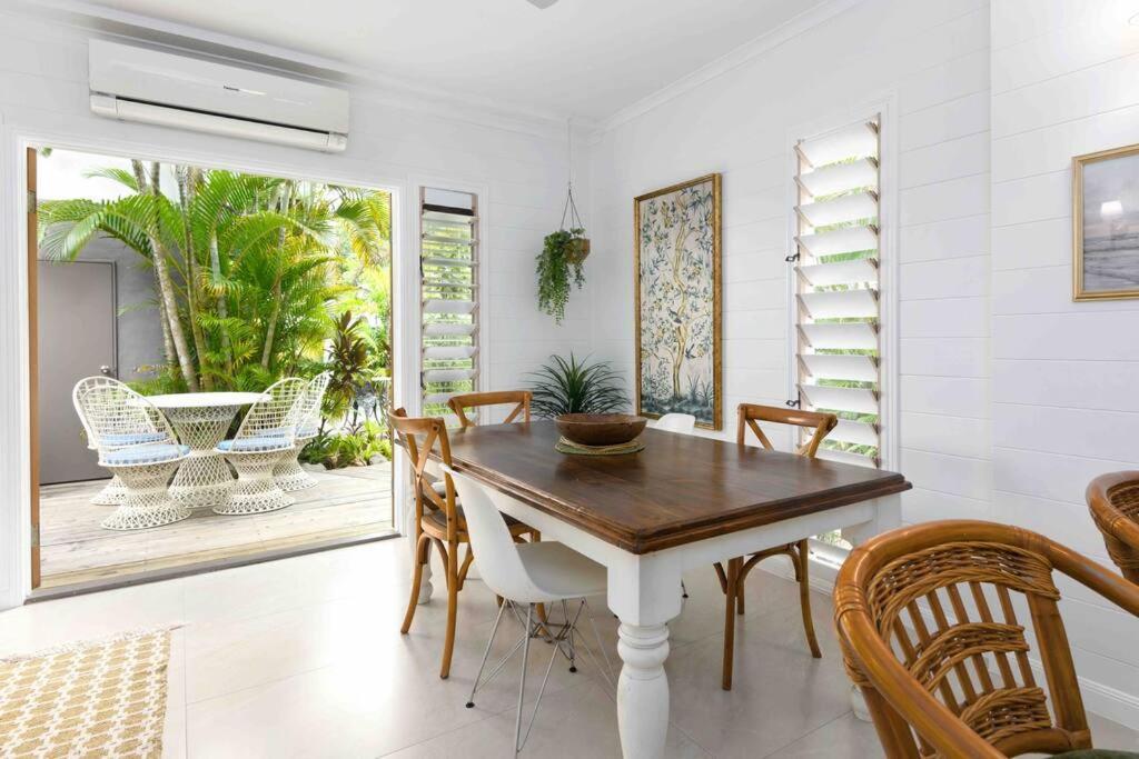 Pandanus Place - With Bicycles Port Douglas