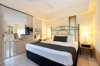 Le Cher Du Monde Adults Only 4*