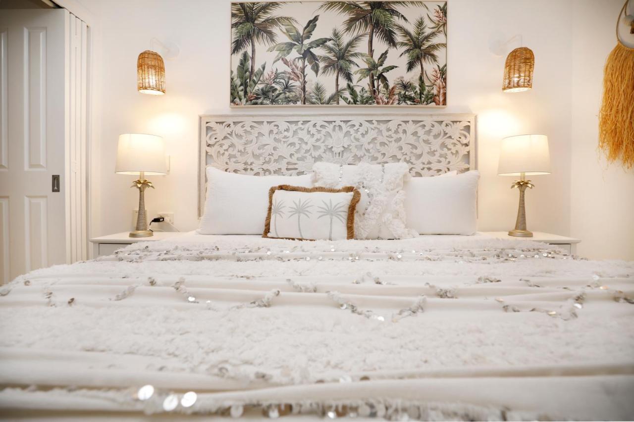 Boho Bliss In The Position In Town, King Bed, 2 Pools, Free Wifi And Undercover Parking Apartment