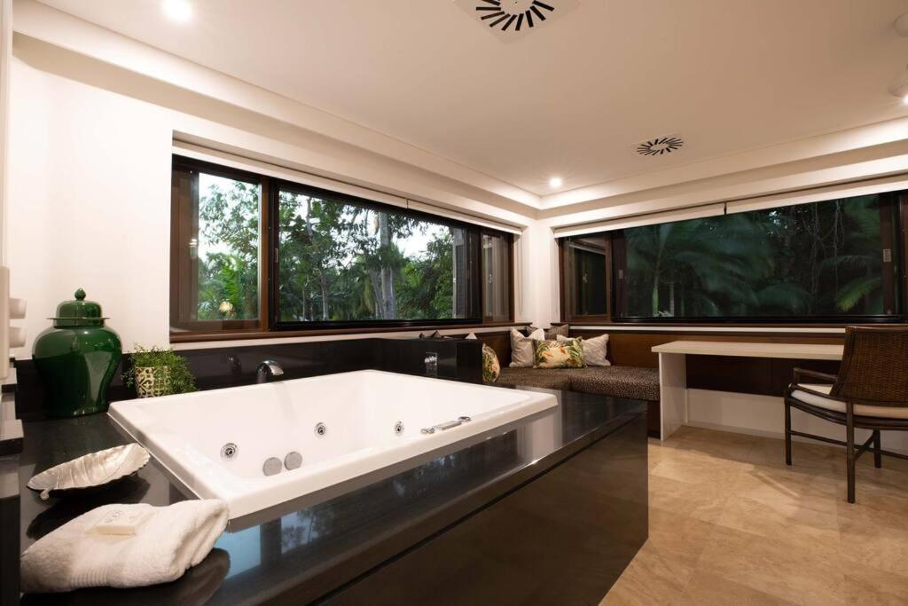 Villa Nyaru Port Douglas, Qld *