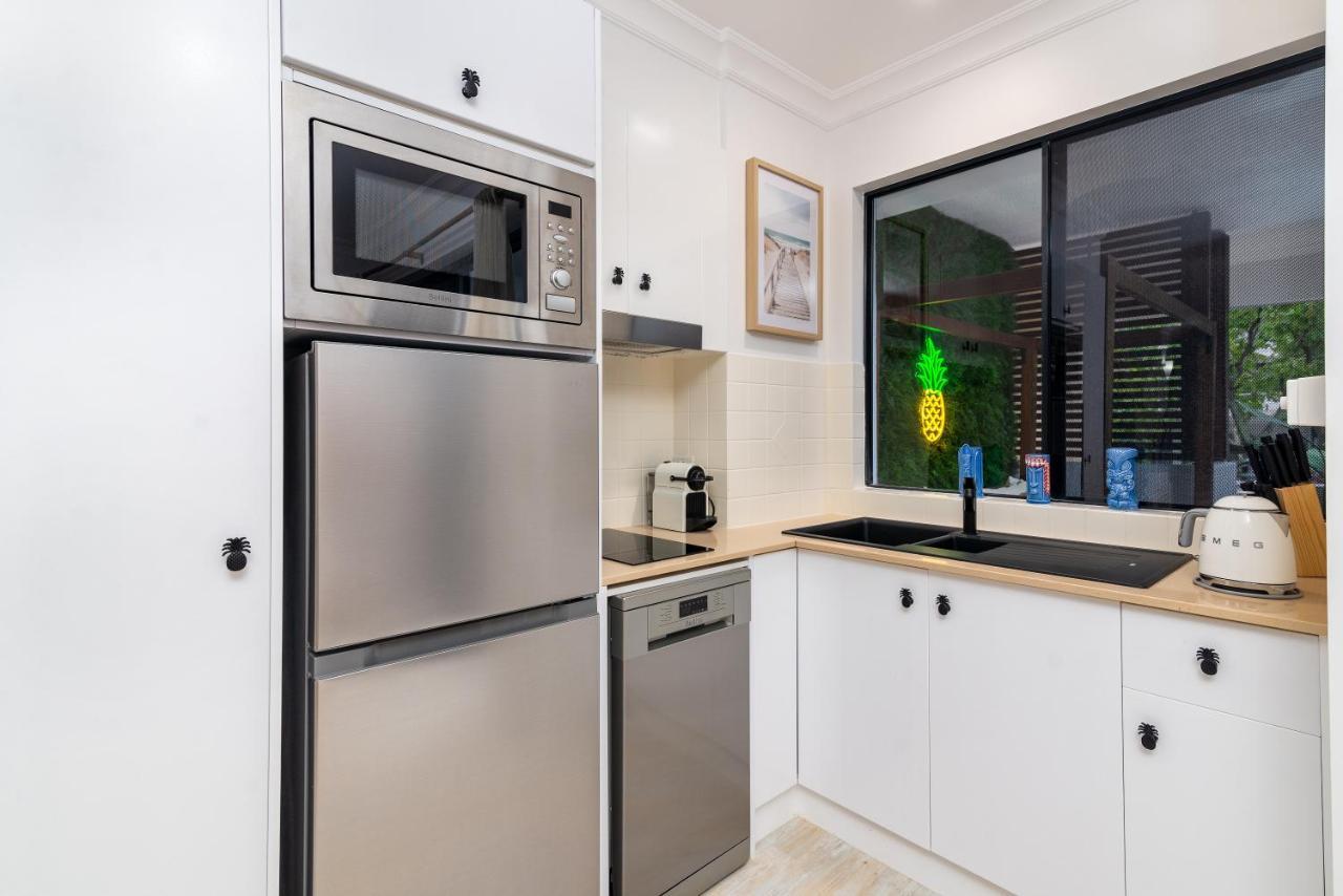 Boho Bliss In The Position In Town, King Bed, 2 Pools, Free Wifi And Undercover Parking Apartment