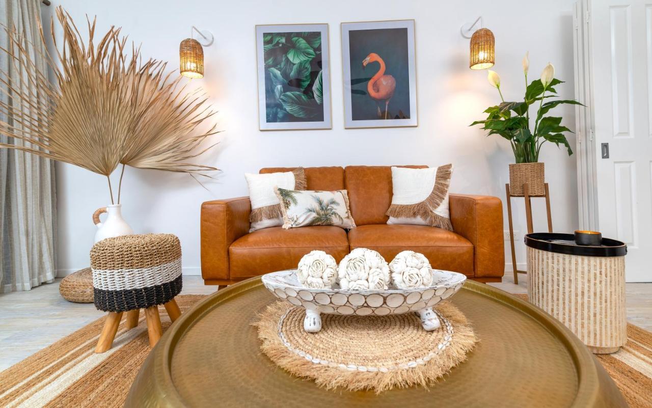 Boho Bliss In The Position In Town, King Bed, 2 Pools, Free Wifi And Undercover Parking