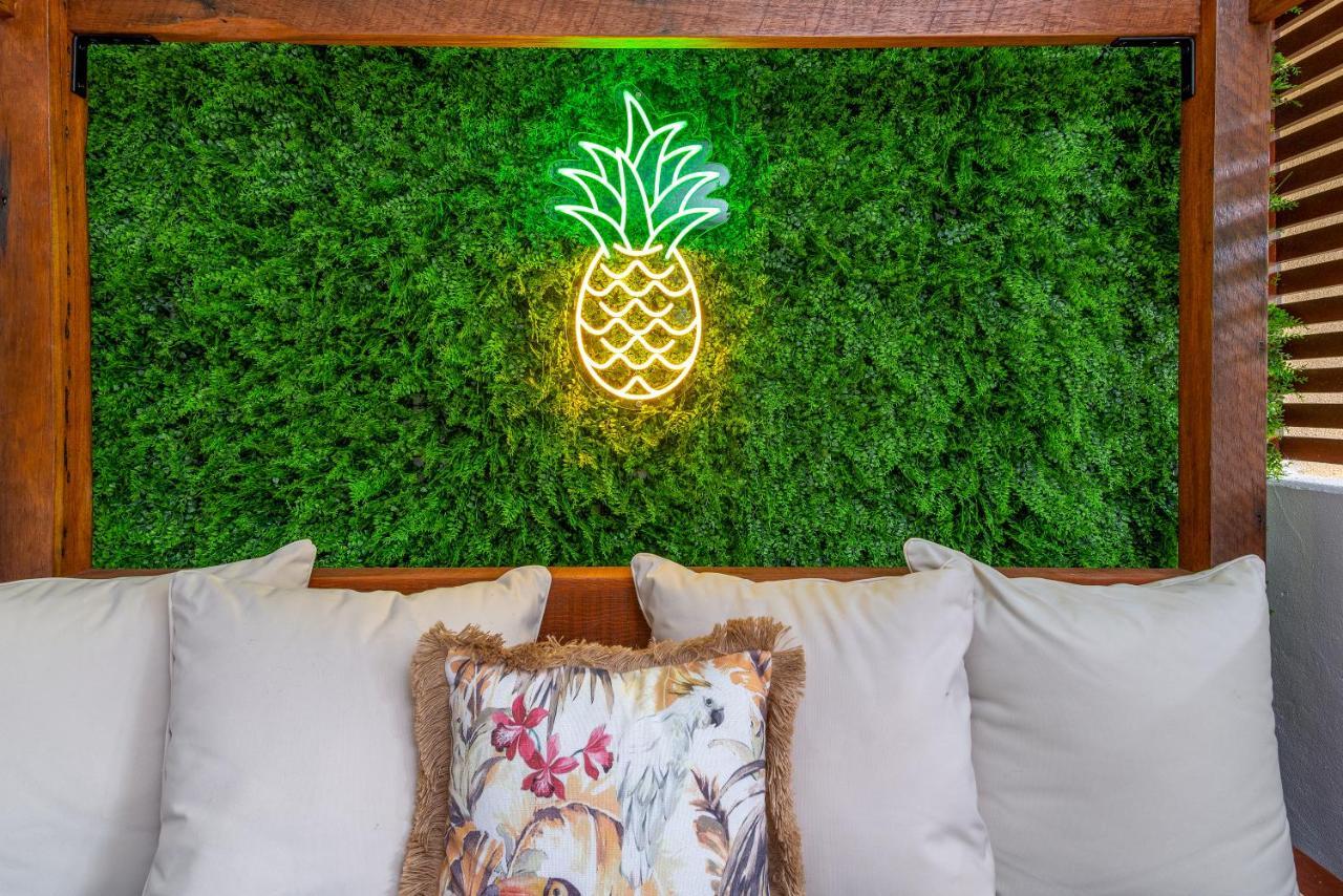 Apartment Boho Bliss In The Position In Town, King Bed, 2 Pools, Free Wifi And Undercover Parking