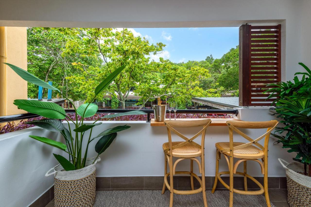 Boho Bliss In The Position In Town, King Bed, 2 Pools, Free Wifi And Undercover Parking Apartment *