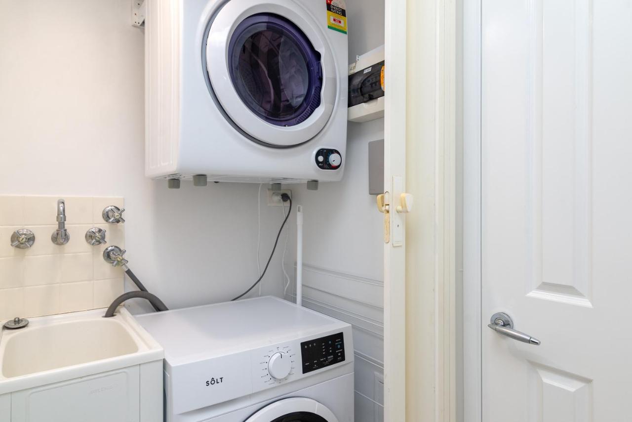 Apartment Boho Bliss In The Position In Town, King Bed, 2 Pools, Free Wifi And Undercover Parking *