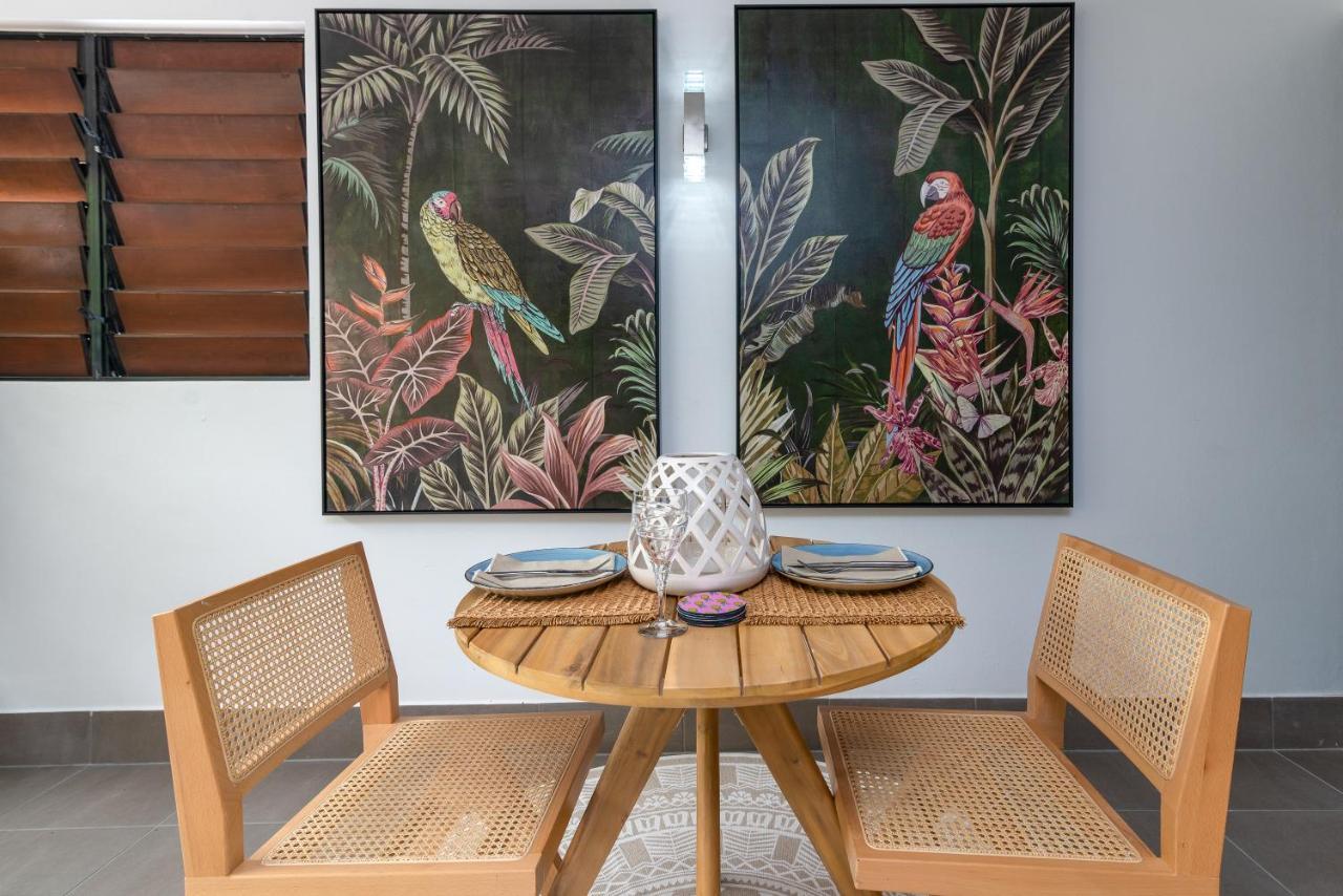 Boho Bliss In The Position In Town, King Bed, 2 Pools, Free Wifi And Undercover Parking Apartment