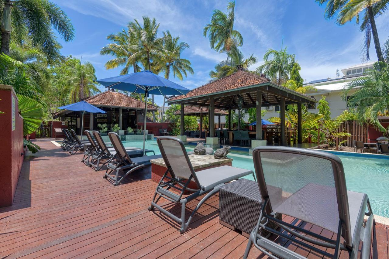 Poolside - Hibiscus 40b
