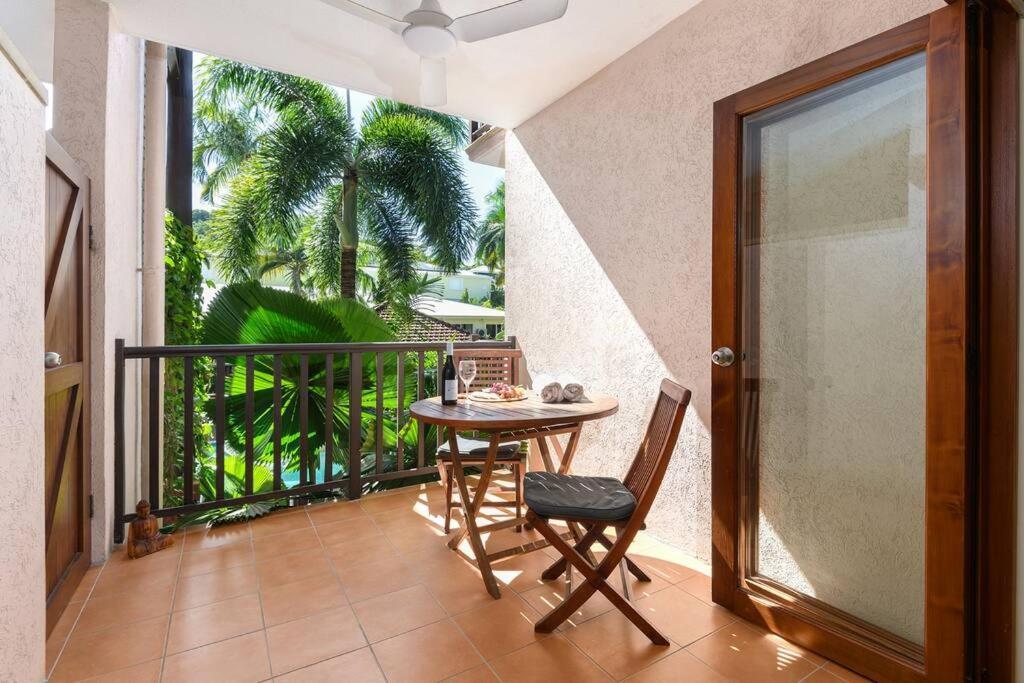 Poolside - Hibiscus 40a Apartment *
