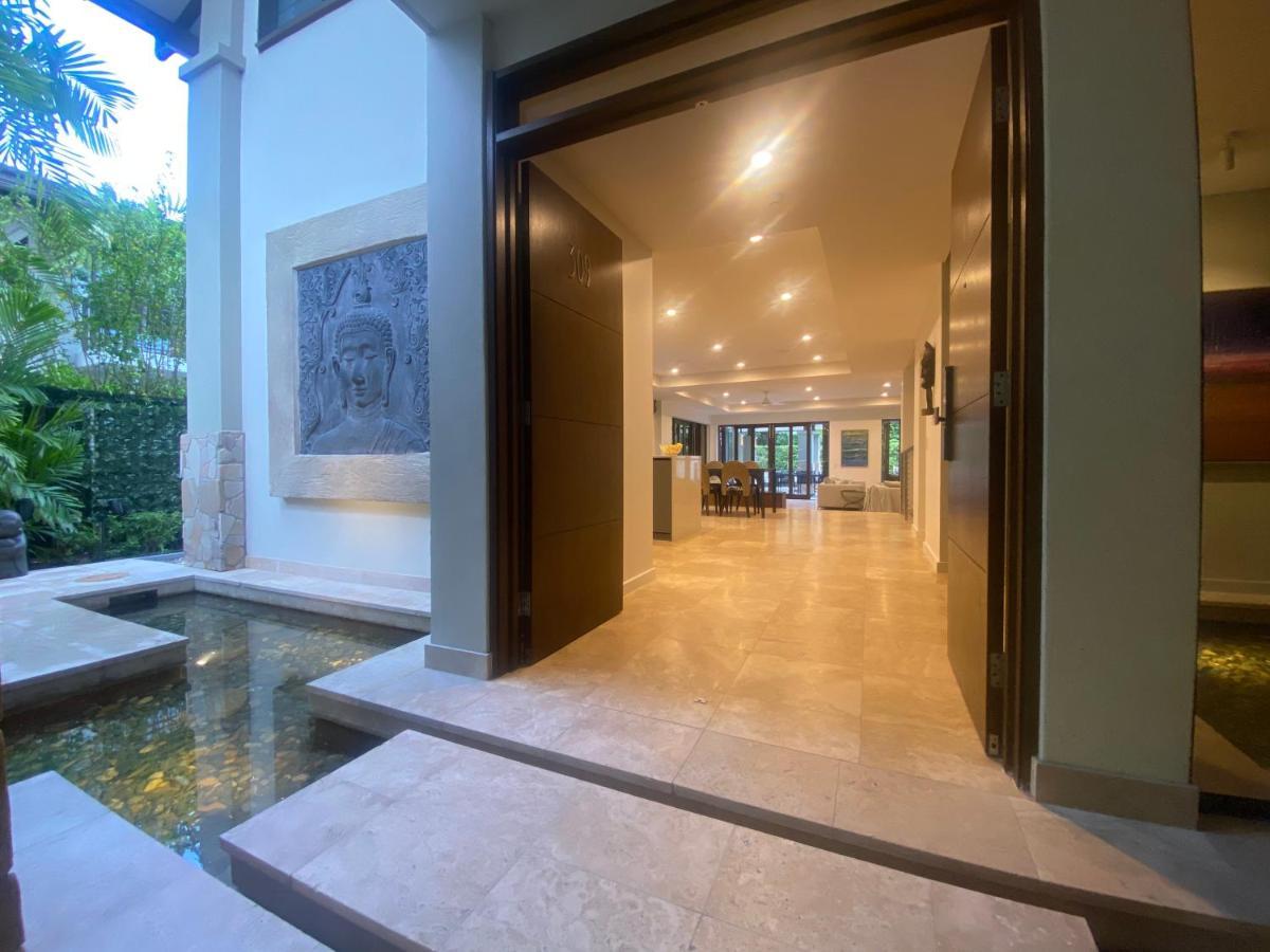 Villa Aqua Beachfront
