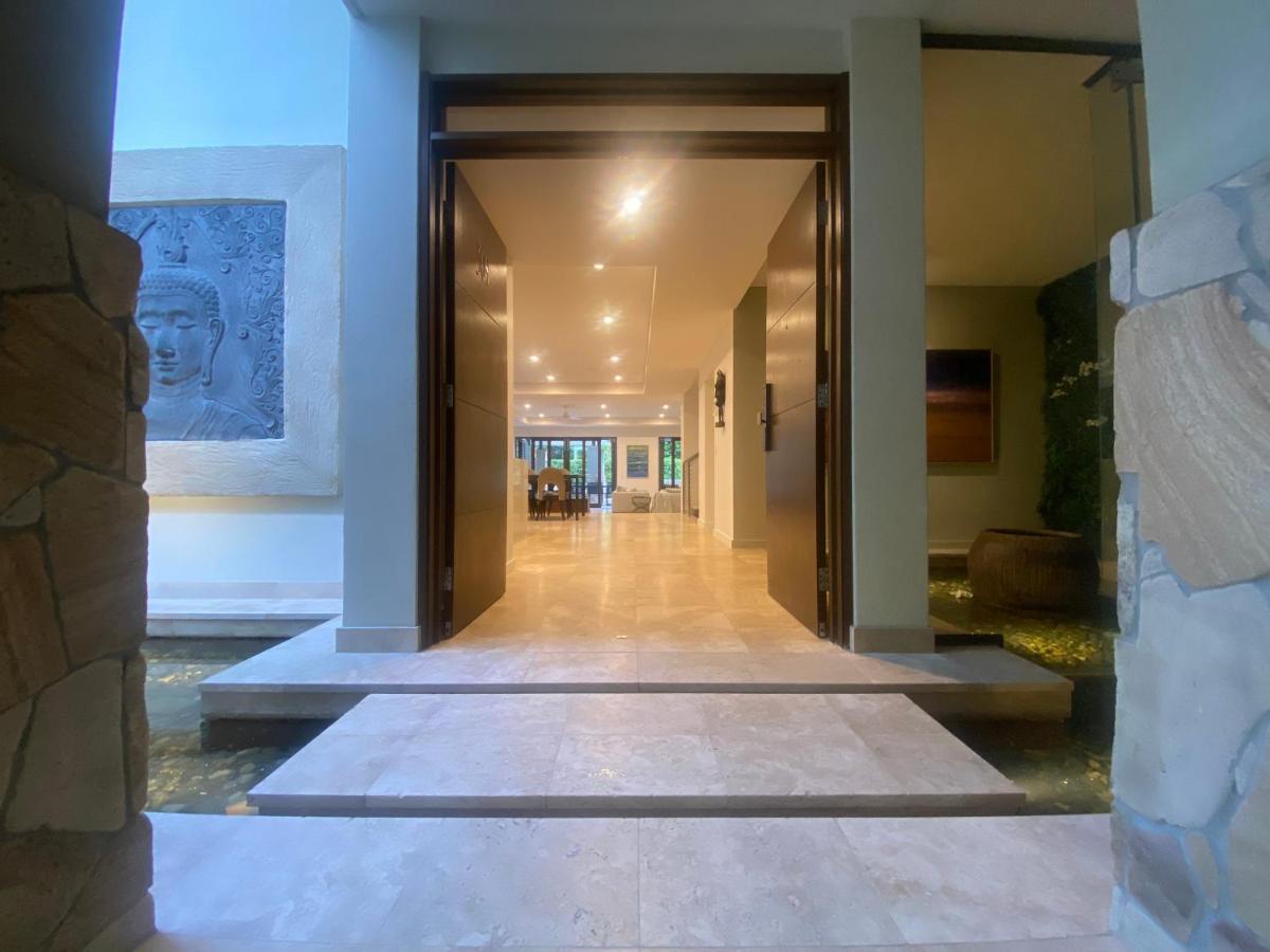 Villa Aqua Beachfront *